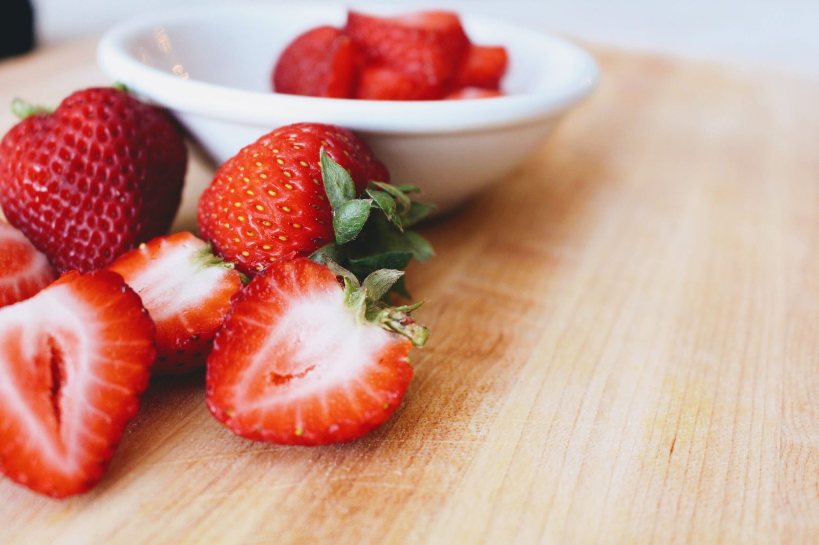Cachorro Pode Comer Morango? Benefícios, Riscos e Quantidade Ideal