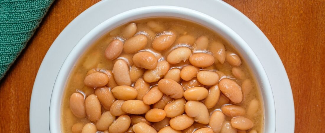 Cachorro Pode Comer Feijão? Quando É Seguro e Quando Evitar